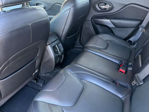 Used 2019 Jeep Cherokee Limited w/ Luxury Group AWD/4WD image 11