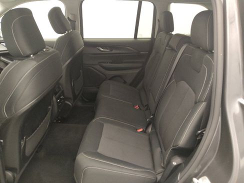 Used 2023 Jeep Grand Cherokee Laredo w/ Luxury Tech Group I RWD image 18