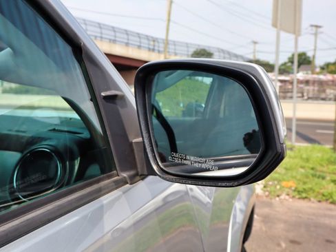 Used 2019 Toyota Tacoma SR5 AWD/4WD image 17