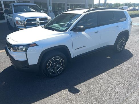 Used 2026 Jeep Cherokee Laredo AWD/4WD image 2