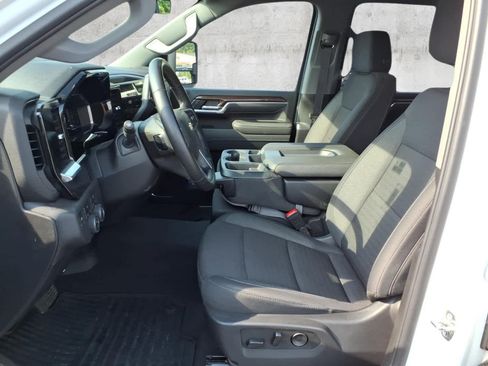Used 2025 Chevrolet Silverado 2500 LT w/ Convenience Package AWD/4WD image 4