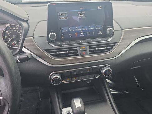 Used 2025 Nissan Altima 2.5 SV FWD image 16