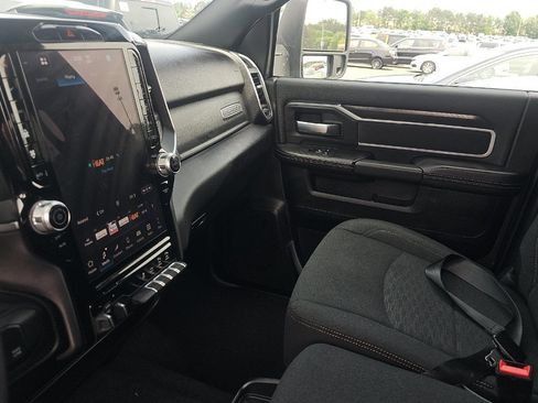 Used 2025 RAM 2500 Big Horn AWD/4WD image 9