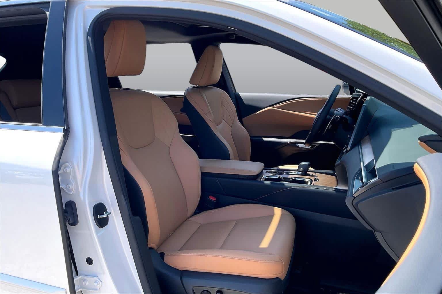 Used 2023 Lexus RX 350 Premium w/ Accessory Package (A2) FWD image 9