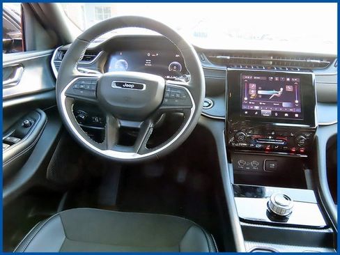 New 2025 Jeep Grand Cherokee Altitude image 12