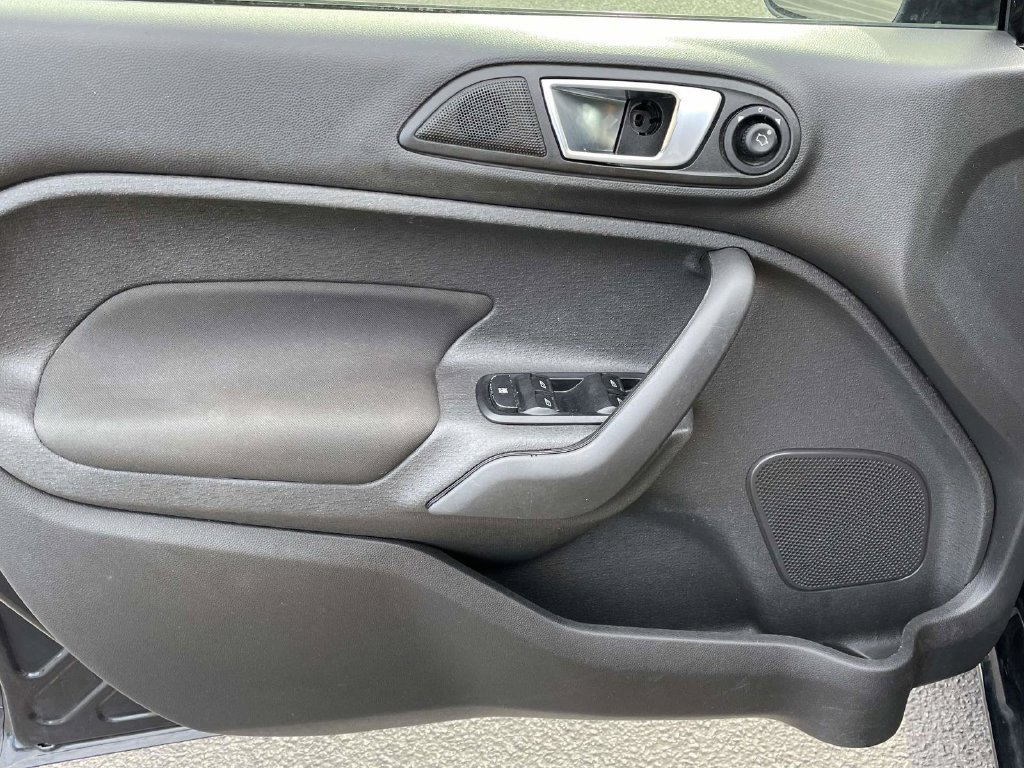 Used 2015 Ford Fiesta SE FWD image 17