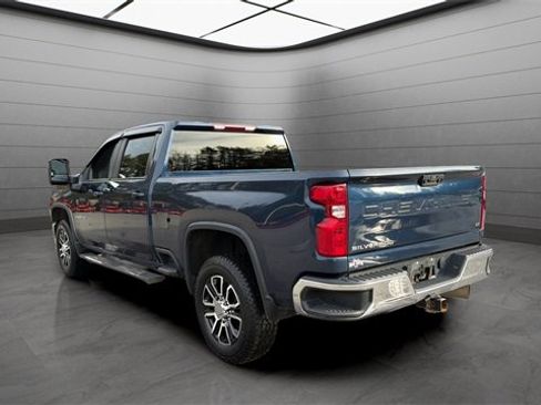 Used 2021 Chevrolet Silverado 2500 LT w/ Convenience Package image 4