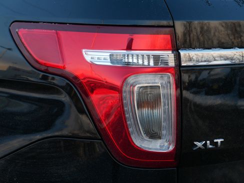 Used 2013 Ford Explorer XLT image 17