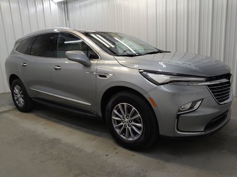 Used 2023 Buick Enclave Essence FWD image 11