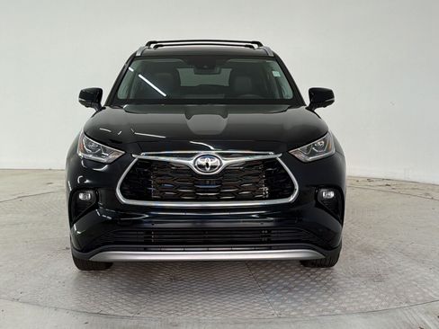 Used 2023 Toyota Highlander Platinum FWD image 6