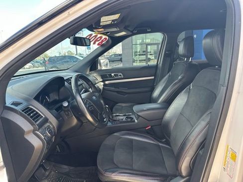 Used 2019 Ford Explorer XLT w/ Equipment Group 202A image 14