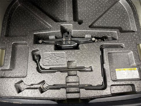 Used 2017 Toyota Camry XSE image 39