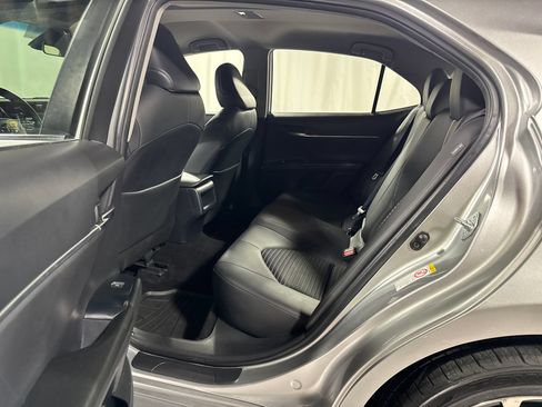 Used 2018 Toyota Camry SE FWD image 5