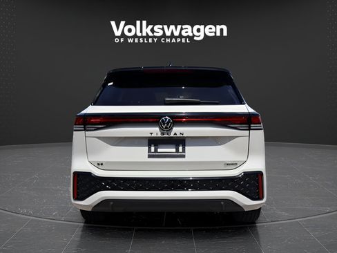 Certified 2025 Volkswagen Tiguan SE R-Line AWD/4WD image 7