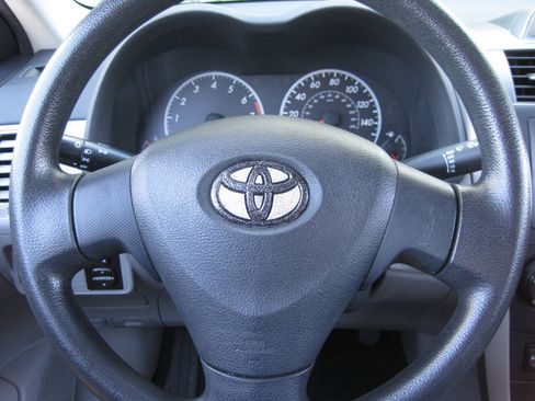 Used 2013 Toyota Corolla L FWD image 25