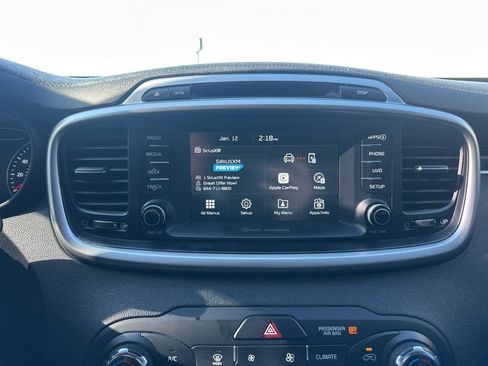 Used 2017 Kia Sorento LX w/ LX Convenience Package image 9