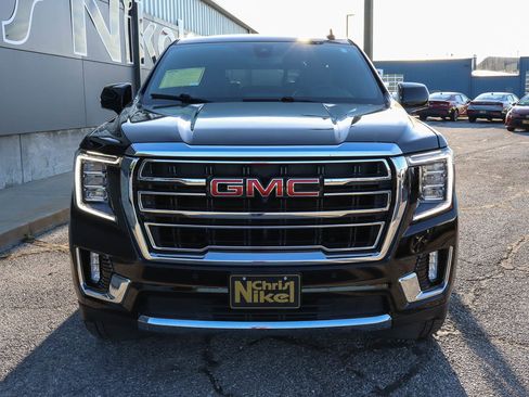 Used 2022 GMC Yukon SLT w/ SLT Luxury Package AWD/4WD image 2