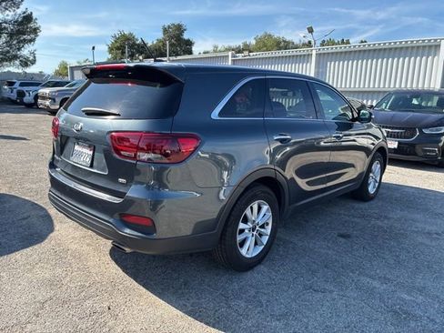 Used 2020 Kia Sorento LX image 3