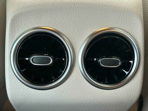 Used 2025 Mercedes-Benz GLA 250 4MATIC image 16