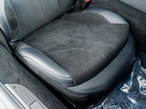 Used 2025 Aston Martin V8 Vantage Coupe image 31