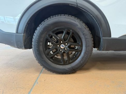 Used 2025 Ford Explorer Active AWD/4WD image 8