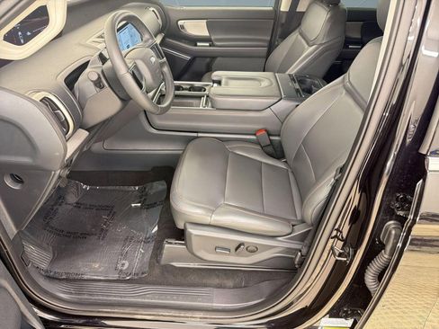 Used 2025 Ford Expedition Active AWD/4WD image 5