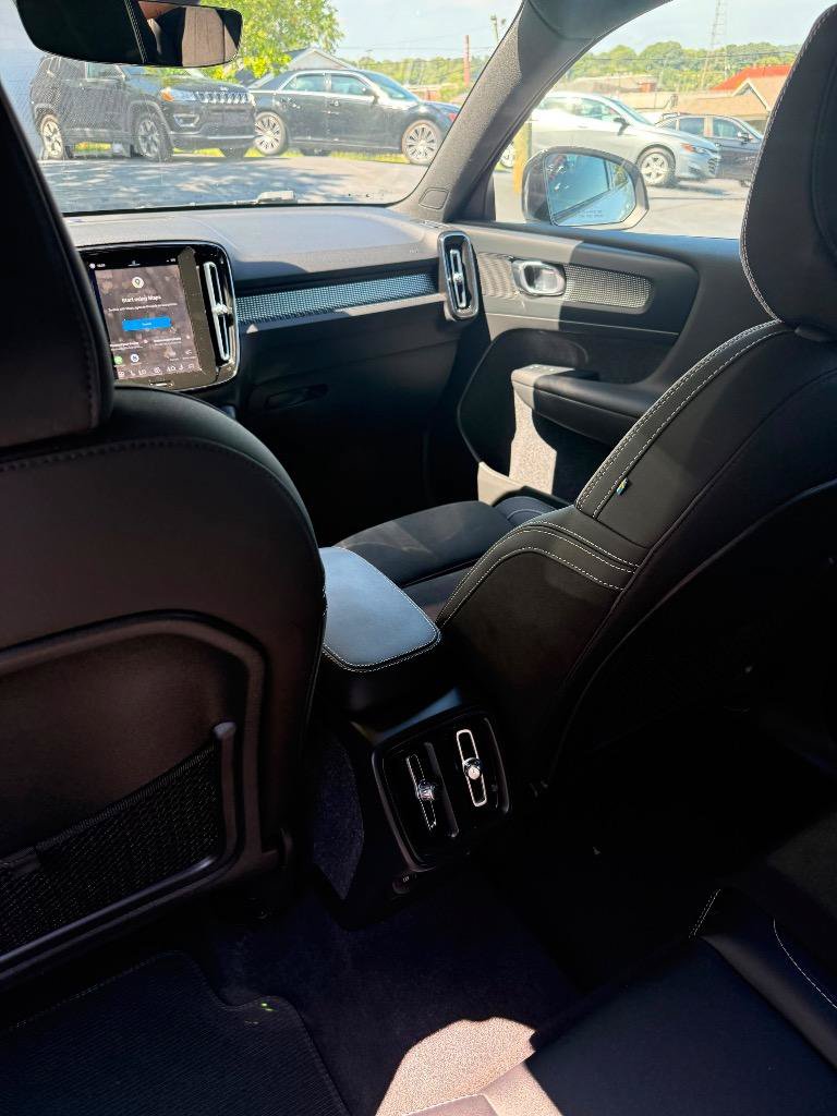 Used 2023 Volvo XC40 B5 Plus AWD/4WD image 17