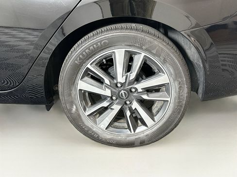 Used 2025 Nissan Versa SV FWD image 11