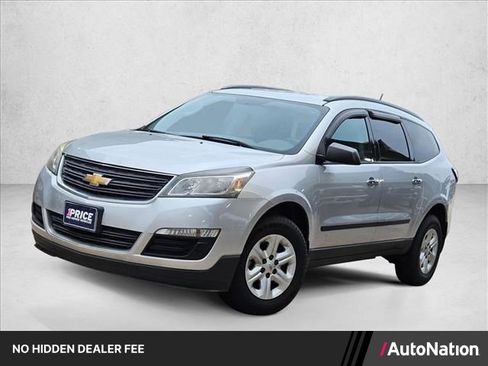 Used 2017 Chevrolet Traverse LS FWD image 1