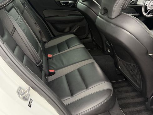 Used 2020 Volvo S60 T6 R-Design image 27