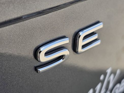 Used 2024 Volkswagen Tiguan SE R-Line FWD image 8
