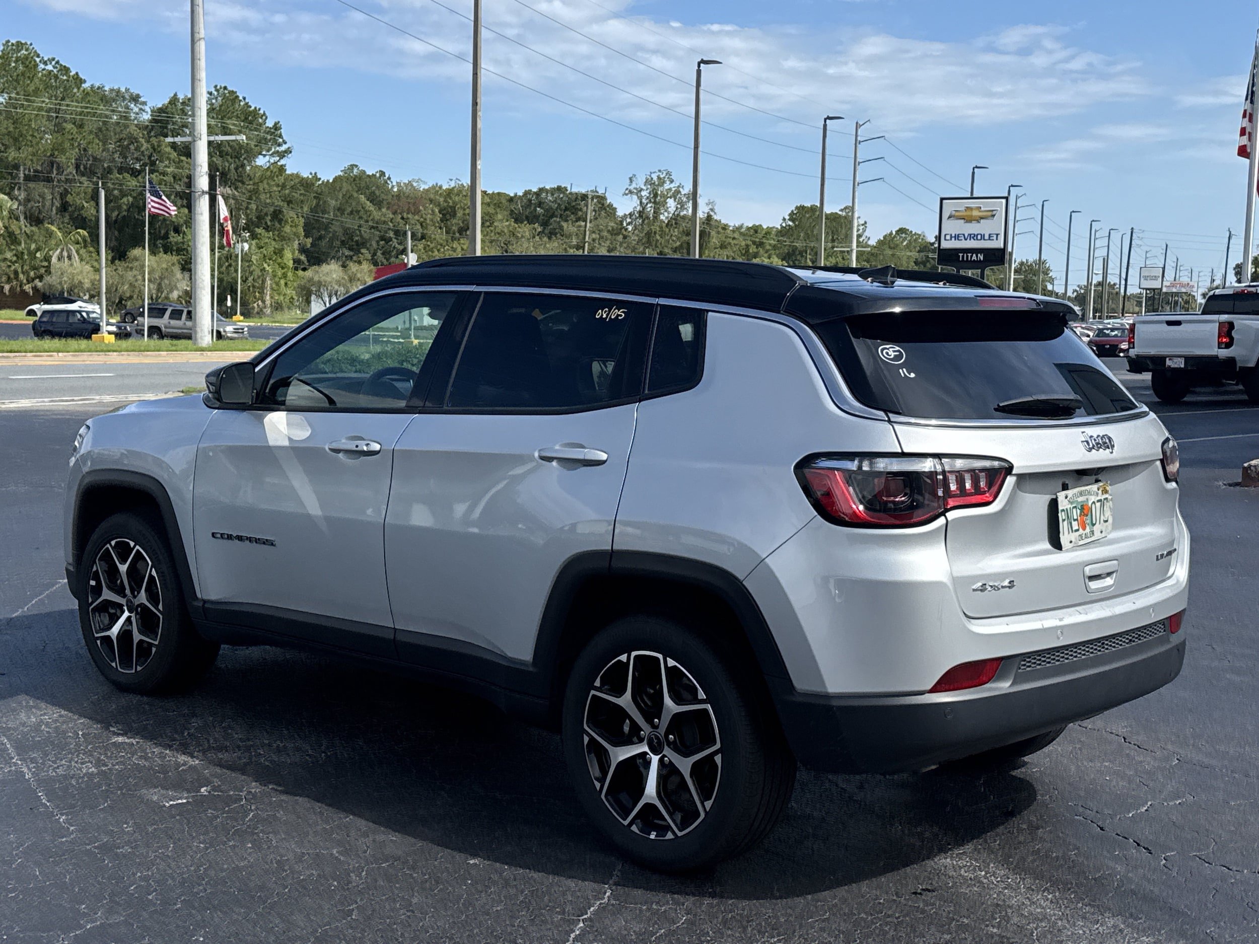 Used 2025 Jeep Compass Limited AWD/4WD image 7