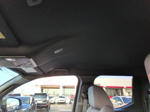 Used 2024 Toyota Tacoma SR5 AWD/4WD image 21