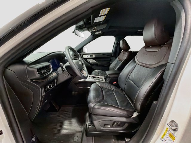 Used 2023 Ford Explorer Platinum w/ Technology Package AWD/4WD image 19