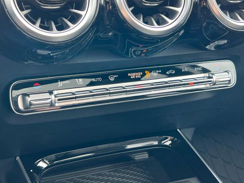 Used 2024 Mercedes-Benz GLB 250 4MATIC image 18