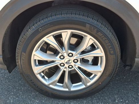 Used 2021 Ford Explorer XLT w/ Equipment Group 202A AWD/4WD image 29
