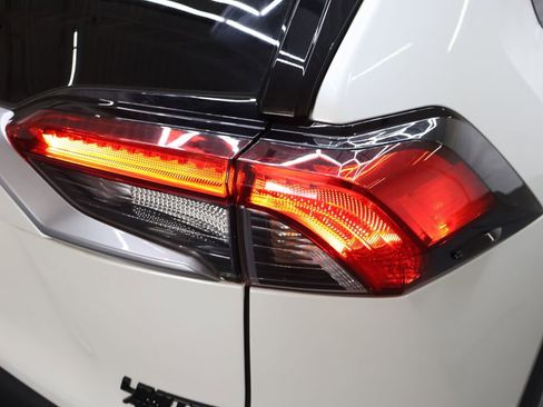Used 2020 Toyota RAV4 Limited AWD/4WD image 30