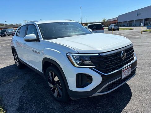 Used 2025 Volkswagen Atlas Cross Sport SE image 4