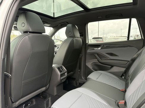 New 2026 Volkswagen Tiguan SE R-Line FWD image 12