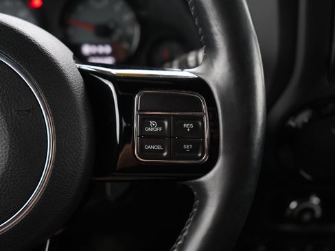 Used 2017 Jeep Wrangler Sahara AWD/4WD image 22