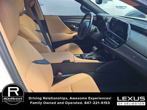 Used 2025 Lexus ES 350 w/ Premium Package FWD image 9