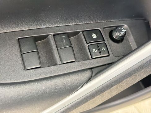 Used 2024 Toyota Corolla Cross LE AWD/4WD image 13