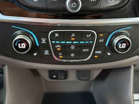 Used 2020 Chevrolet Traverse LT w/ LT Premium Package FWD image 15