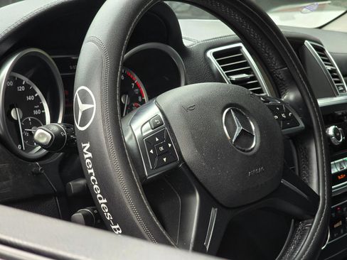 Used 2016 Mercedes-Benz GL 450 4MATIC image 41