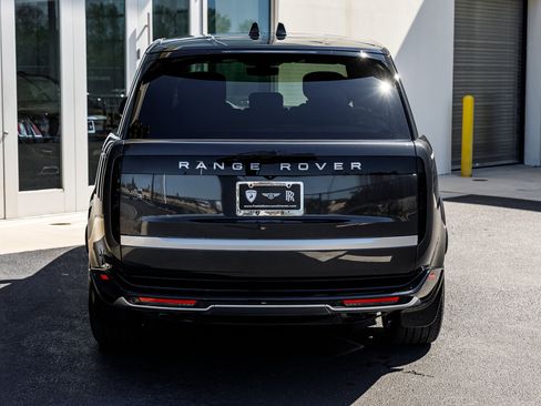 Used 2025 Land Rover Range Rover Long Wheelbase Autobiography image 12