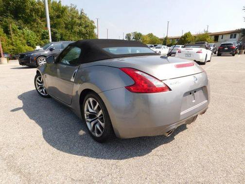 Used 2010 Nissan 370Z Touring RWD image 6