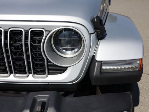 Used 2024 Jeep Wrangler Sahara image 10