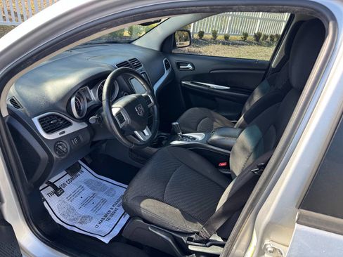 Used 2013 Dodge Journey SXT w/ Flexible Seating Group image 9