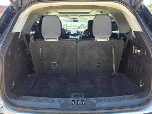 Used 2021 Ford Explorer XLT w/ Equipment Group 202A image 18