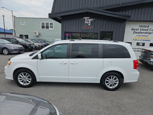 Used 2019 Dodge Grand Caravan SXT FWD image 3